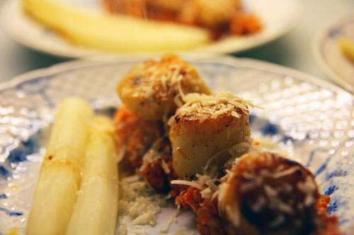 Tomatrisotto med Kammusling, Parmesan og Hvid Asparges