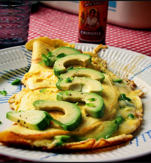 Omelet med Avocado, Jalapeno og Parmesan