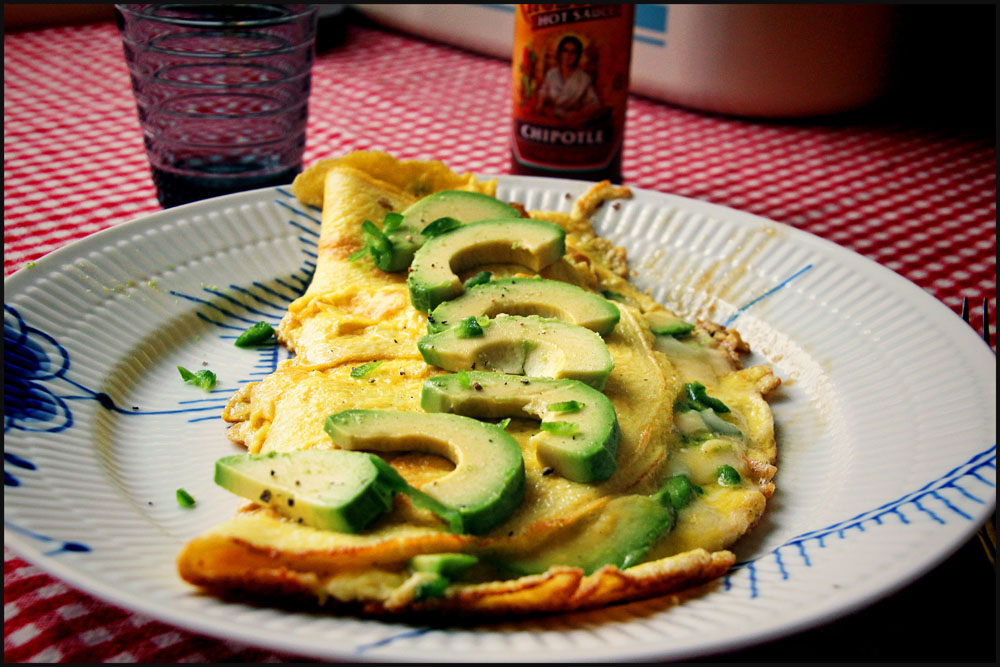 Omelet med Avocado, Jalapeno og Parmesan